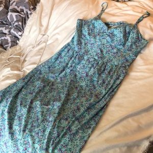 Lightweight maxi with high slits and bows in back